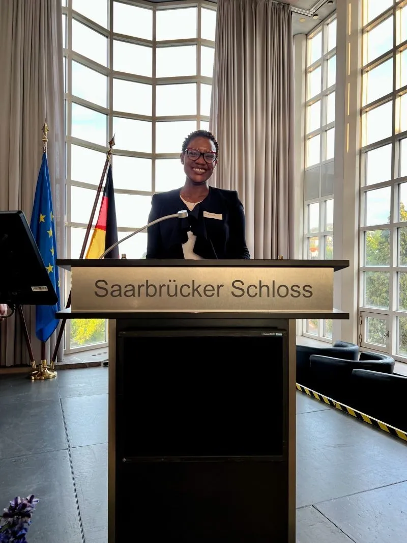 Lydie Fonkwe au pupitre du Saarbrücker Schloss